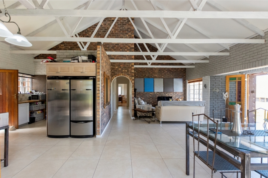 5 Bedroom Property for Sale in Middedorp Western Cape